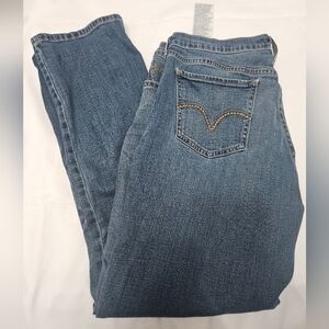 Levis 505 Straight Leg Medium Wash Mid Rise Jeans!